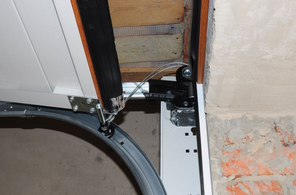 broken garage door spring cable