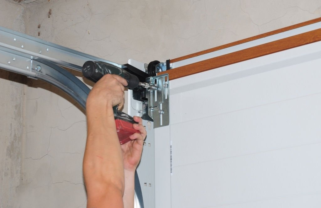 repairing garage door garage door repair